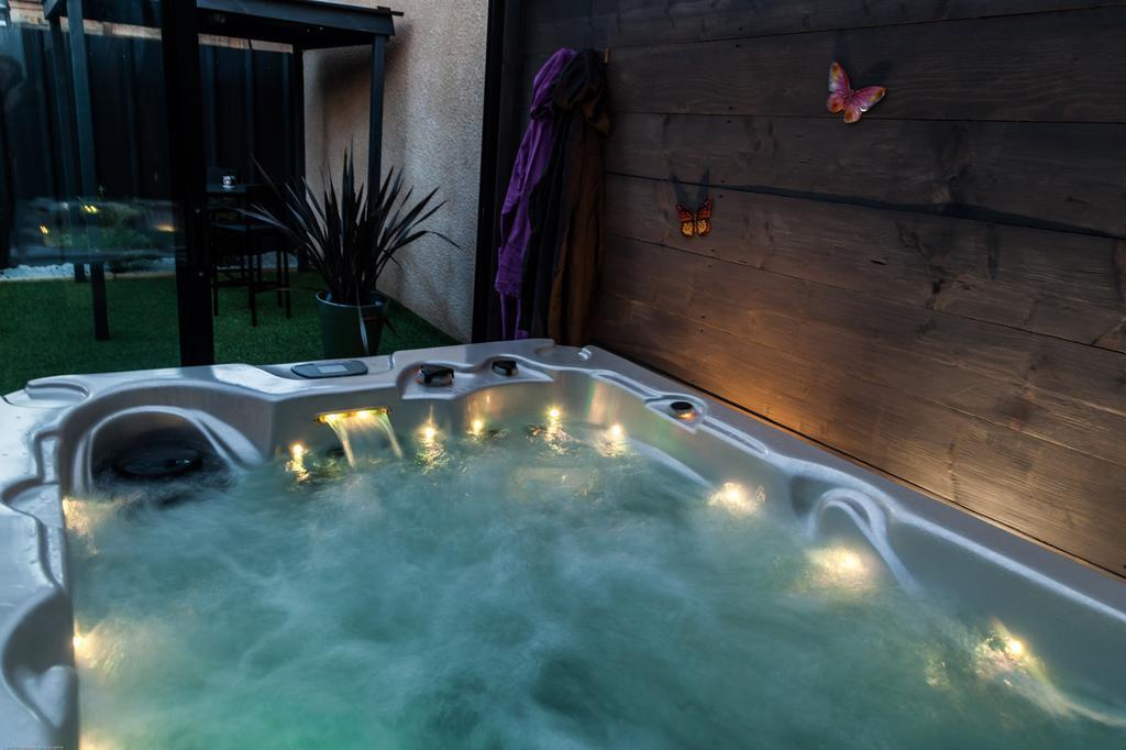 Spa Privatif Toulouse Jacuzzi Villa Aucamville Bagian luar foto